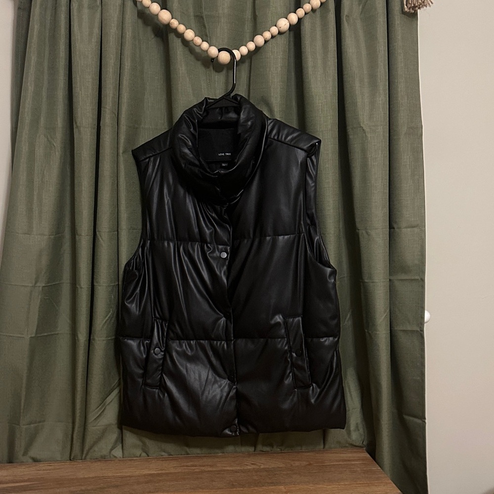 Love Tree Black Faux Leather Bubble Vest Size Large